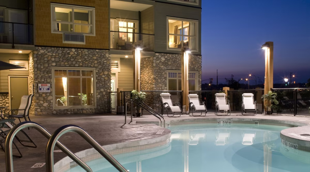 Pool at night at Old House Hotel & Spa Pool at night at Old House Hotel & Spa