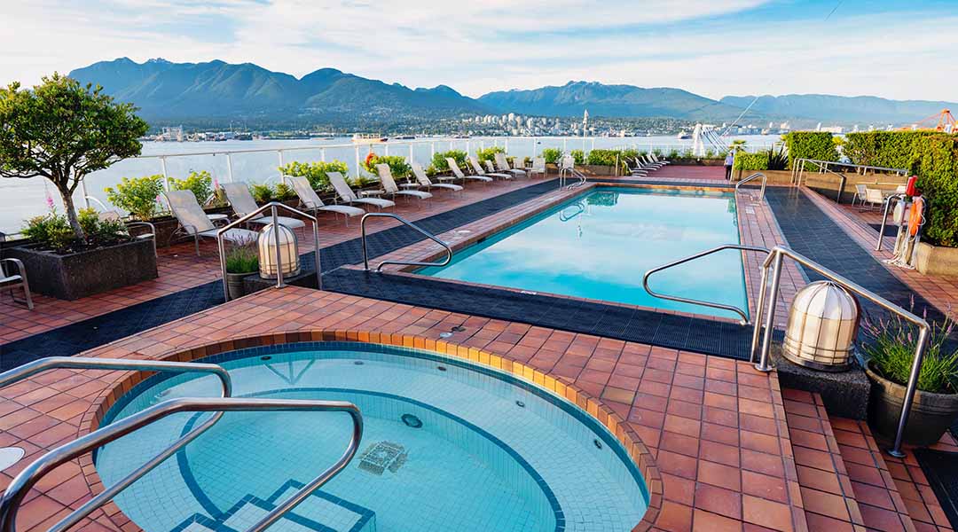 Hot tub and pool at at the Pan Pacific Hotel