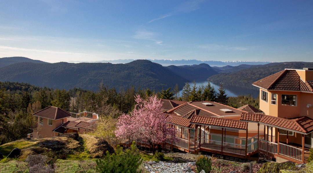 Villa Eyrie Exterior resort view in Malahat on Vancouver Island Villa Eyrie Exterior resort view in Malahat on Vancouver Island