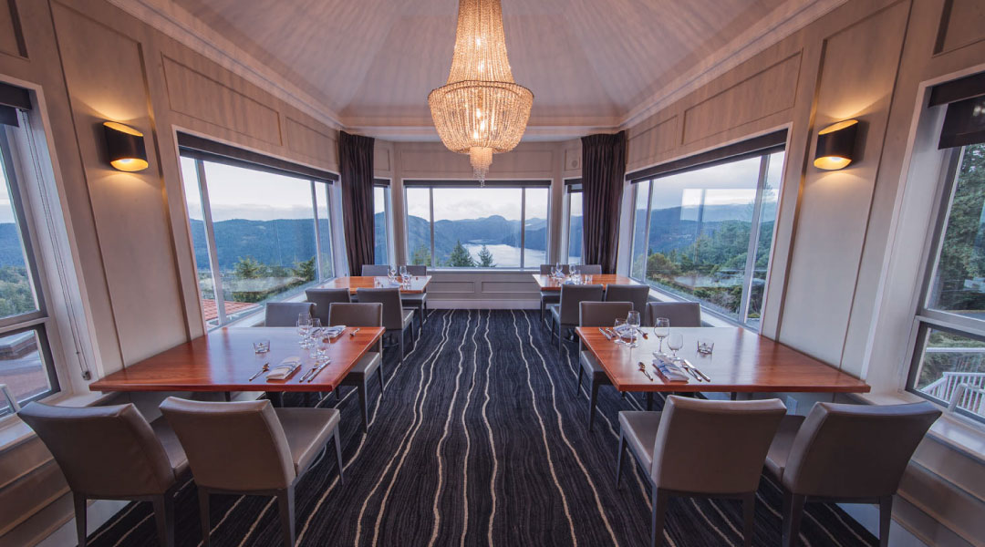 Alpina Restaurant at Villa Eyrie Resort Alpina Restaurant at Villa Eyrie Resort