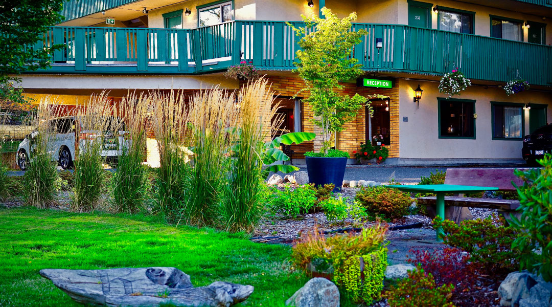 Robin Hood Inn and Suites exterior 