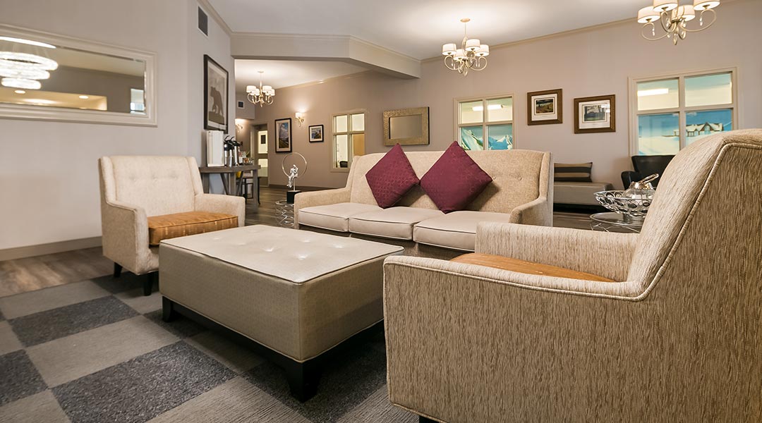 The lobby seating area at the Best Western Mountainview Inn in Golden BC The lobby seating area at the Best Western Mountainview Inn in Golden BC