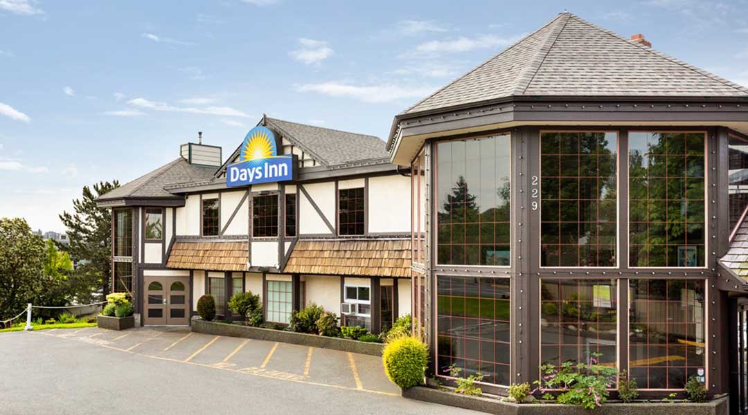The exterior entrance and building of the Days Inn by Wyndham Victoria Uptown
