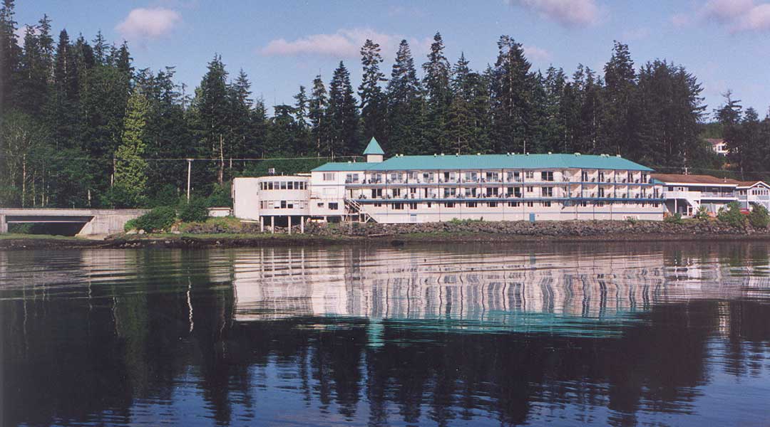 The exterior building of the Glen Lyon Inn and Suites by the oceanside in Port Hardy The exterior building of the Glen Lyon Inn and Suites by the oceanside in Port Hardy