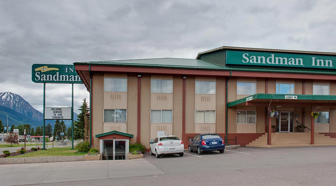 The exterior building and parking lot of the Sandman Inn Smithers in Northern BC The exterior building and parking lot of the Sandman Inn Smithers in Northern BC