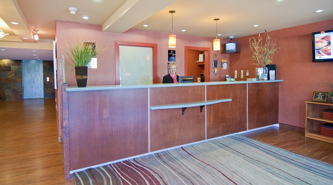 The front lobby desk at the Best Western Plus Emerald Isle Hotel in Sidney The front lobby desk at the Best Western Plus Emerald Isle Hotel in Sidney