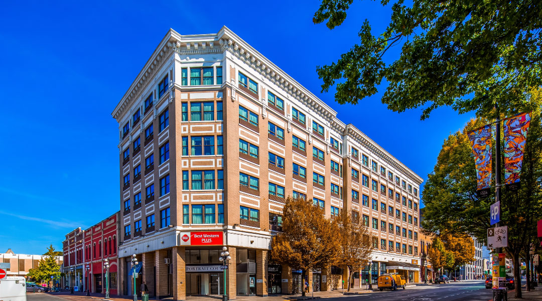 The exterior entrance and parking lot of the Best Western Plus Carlton Plaza Hotel in Victoria